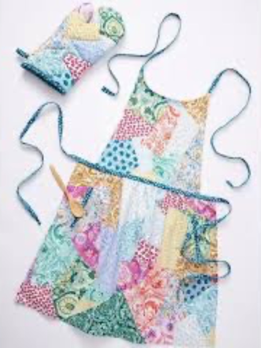 NWT Anthropologie Jolie Apron And Oven Mitt Set
